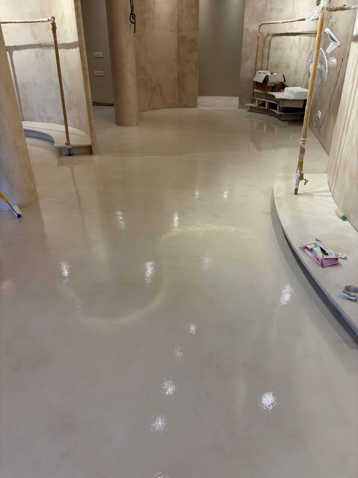 Monolithic Ceiling Design - Seamless Concrete Ceiling by Mannat Micro Concrete