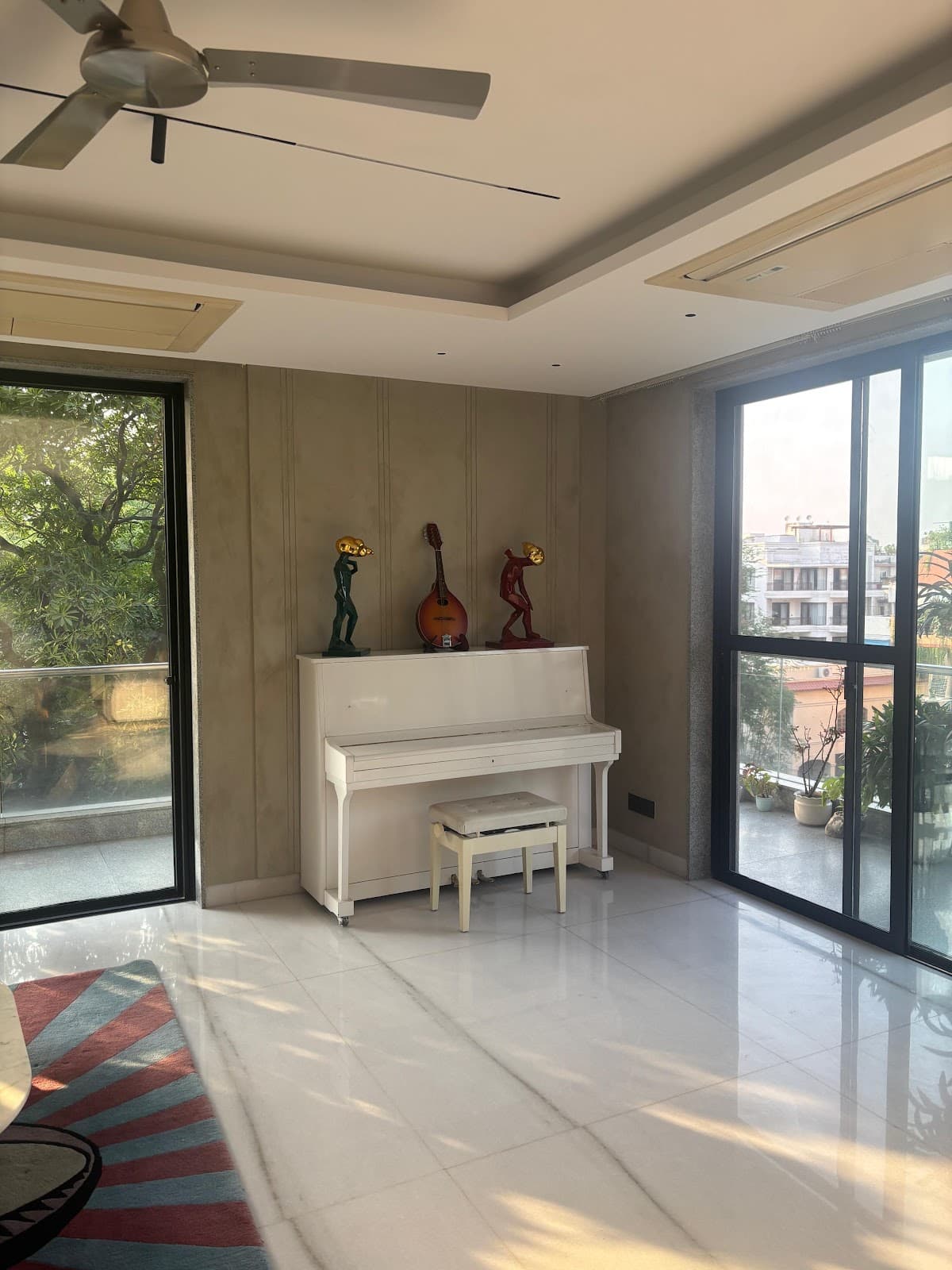 Polished Concrete Aesthetic - High-Sheen Concrete Wall by Mannat Micro Concrete