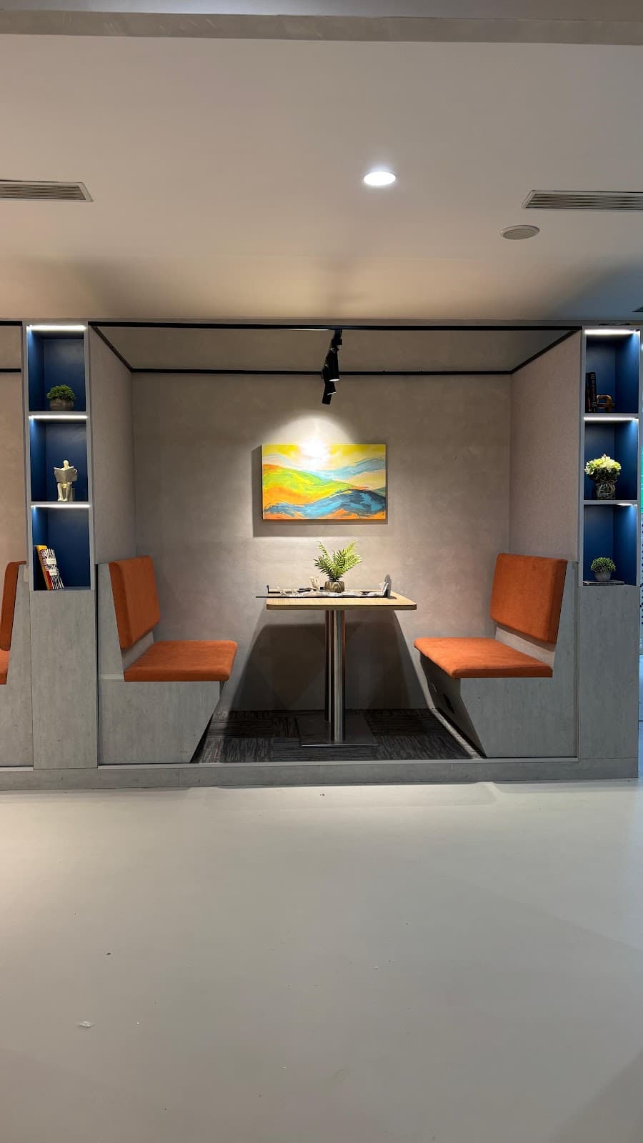 Commercial Continuity - Monolithic Shop Floor by Mannat Micro Concrete