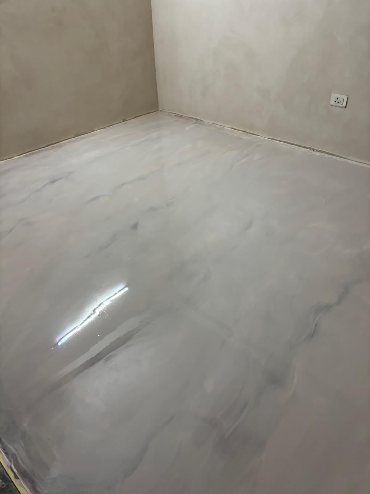 Luxury Reception Counter - Glossy Microcement Counter by Mannat Micro Concrete